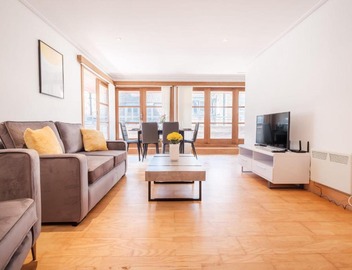 BnBNova - 2BR 2BA Penthouse with Terrace - Heart of Holborn 5