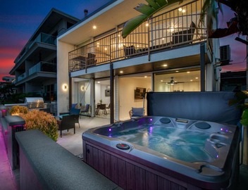 Boardwalk Studio Shared Hot Tub and Patio 3