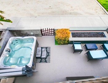 Boardwalk Studio Shared Hot Tub and Patio 5