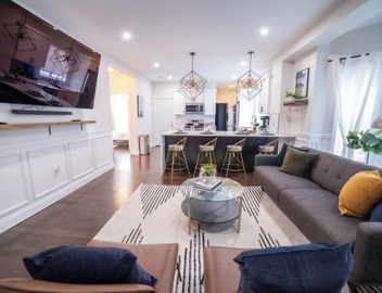Boston 2 level luxury home, Free Parking, 5 mins to casino & 10 mins to airport 3