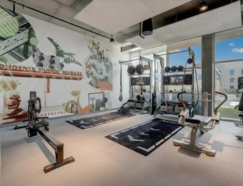 Boulevard Stays Downtown Highrise STU Sky Pool Parking Gym 07 5