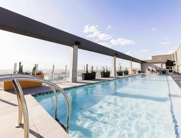 Boulevard Stays Downtown Highrise STU Sky Pool Parking Gym 15 2