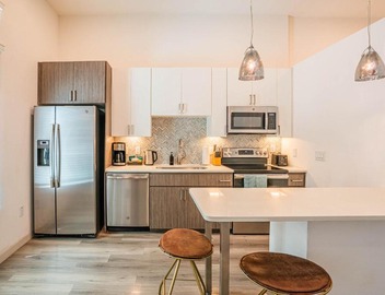Boulevard Stays Modern Roosevelt Row Suite 1BR Pool Gym 3 5