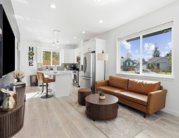 Brand New 3BR Home with King Bed, AC – Near Airport 2