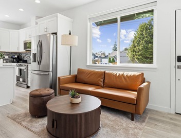 Brand New 3BR Home with King Bed, AC – Near Airport 3