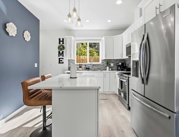 Brand New 3BR Home with King Bed, AC – Near Airport 4