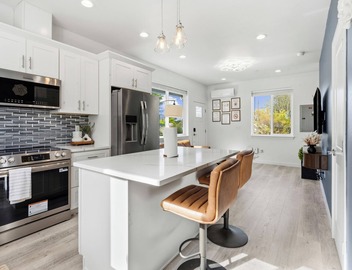 Brand New 3BR Home with King Bed, AC – Near Airport 5
