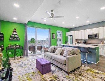 BRAND NEW LISTING The Green Suite-w/garage parking & near French Qtr 5