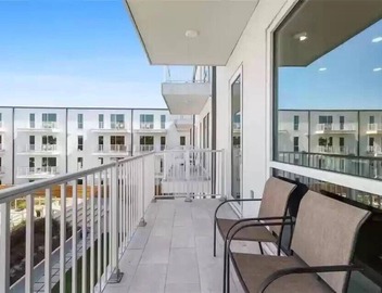 BRAND NEW LISTING The Green Suite-w/garage parking & near French Qtr 3