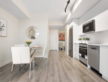 Brand new luxury 1 bedroom 1 bathroom condo in heart of Toronto 2