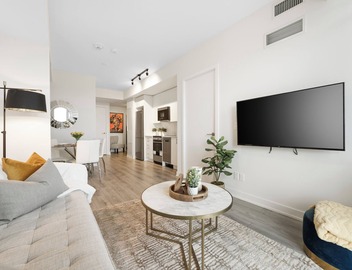 Brand new luxury 1 bedroom 1 bathroom condo in heart of Toronto 3
