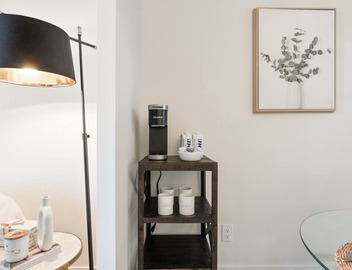 Brand new luxury 1 bedroom 1 bathroom condo in heart of Toronto 4