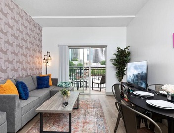 Brand New Luxury Apt, 2 Mins to Stadium, Free Parking, City Views, WiFi 5