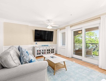 Brass Rail 315 | Alfresco Dining + Pet Friendly & Easy Walk to Beach! 2