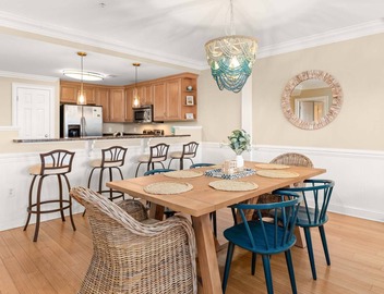 Brass Rail 315 | Alfresco Dining + Pet Friendly & Easy Walk to Beach! 5