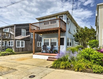 Breezy Ship Bottom House w/Yard + Beach Access! 2