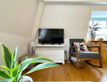Bright 1 double bed apartment near Cabot Circus 3