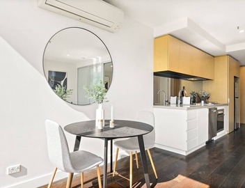 Bright 1BR Apartment Near Maribyrnong River 2