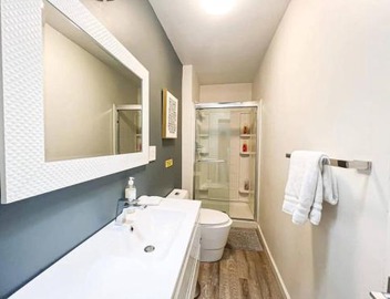 Bright 2-BR Home Near LAX with Shared Yard - SH2-LAD 4
