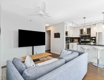 Bright 2BD Condo, Rogers Arena 4