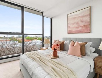 Bright 2BR Apartment Close to the Yarra 5