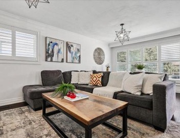 Bright 3-BDRM House, Family Home & Parking, YYZ Airport 4