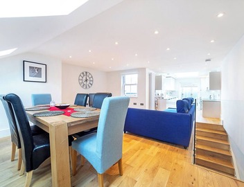 Bright 3BR Duplex in Fulham with Terrace 2