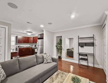 Bright and Airy 1BD in the Heart of Philly 4