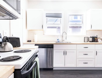 Bright and Airy newly renovated, 2 bedroom apartment with office! 5