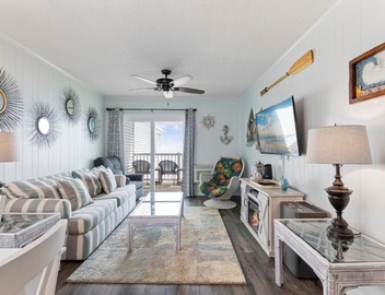 Bright and Sunny Condo with Stunning Oceanfront 5