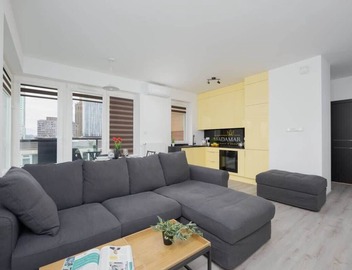 Bright Apartment in the Center | Parking | Balcony with a View 3