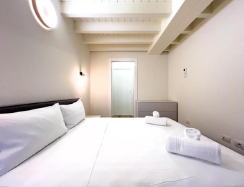 Bright apartment with terrace and pool 3