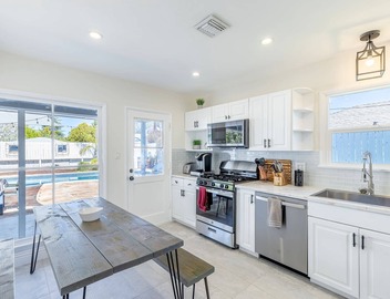 *Bright & Beautiful w/Pool, BBQ, Upscale Area* 4
