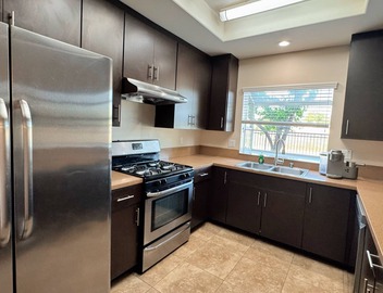 Bright large 3 bed 2 bath villa near Disneyland dining perfect for family stays 2