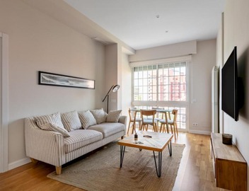 Bright Modern-2Bedroom 1Bathroom -Av. de América 2