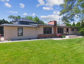 Bright & Modern Home 3