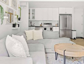 Bright & Modern | King Suite | Creekside Trail 3