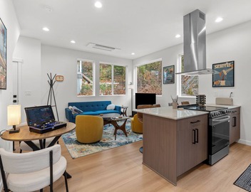 Bright & Modern Seattle Townhome 5