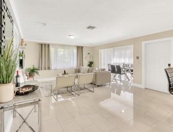 Bright Pompano Beach with pool access 3