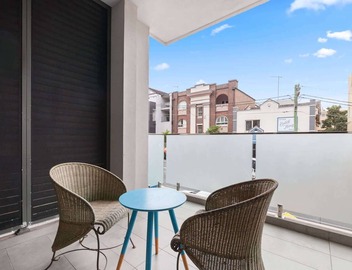 Bright Studio with Balcony near Coogee Beach 5