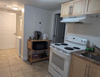 Brighton Apartment Sleeps 3 - Steps to Bus Line 5