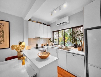 Bronte Beach 500m - 2BR - access to rooftop with Ocean Views 4