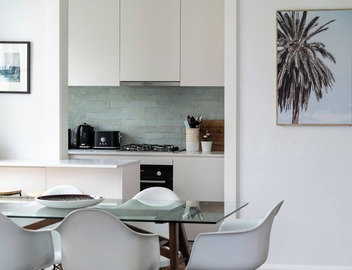 Bronte Beach with views, footsteps to the beach! 2
