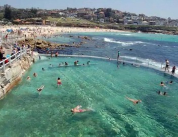 Bronte Beach with views, footsteps to the beach! 4