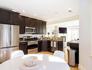 Brownstone Luxury Penthouse Condo 2