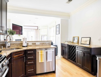 Brownstone Luxury Penthouse Condo 4