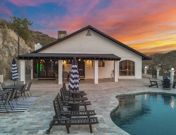 Built Into A Mtn - Heated Pool & Lounge 2