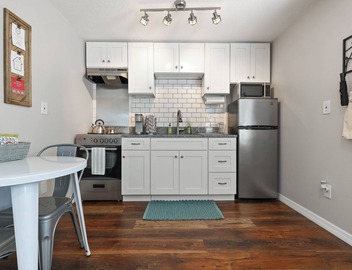 Bungalow Near Downtown Orlando, Winter Park, Major Hospitals, and Disney! 2