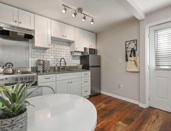 Bungalow Near Downtown Orlando, Winter Park, Major Hospitals, and Disney! 3