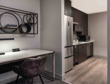 Business Center + Breakfast | Near Central Boston 2